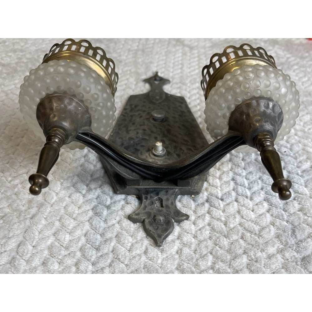 Vintage Arts & Crafts Gothic Brass wall Light SCONCE - Picture 7 of 9
